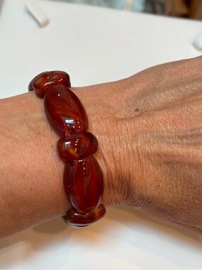 Women's Classic Carnelian Amber Red Glass Beaded Stretch Bracelet